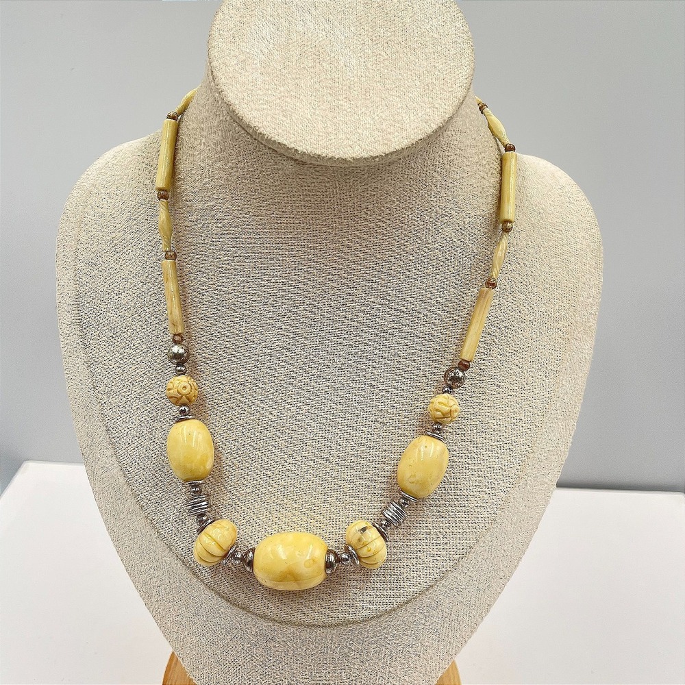 Vintage 1960s Artisan Tribal Silver-Tone Cream Carved Resin‎ Beaded Necklace